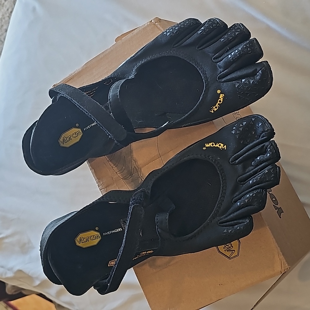 Vibram Fivefingers V-SOUL sz39 EU /7.5-8 US. Worn only once.  Just like new!